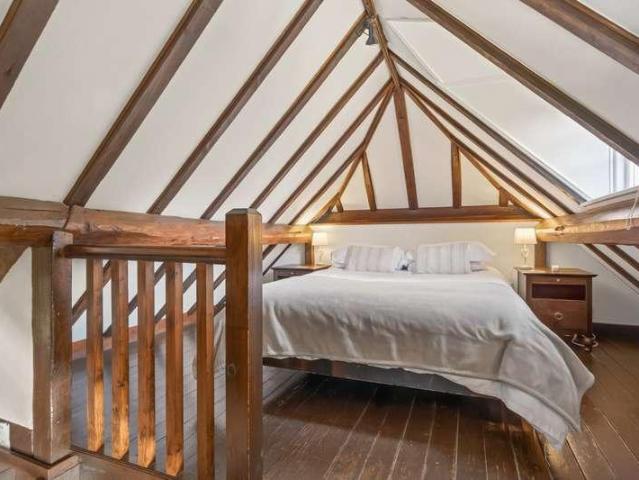5 bed house for sale