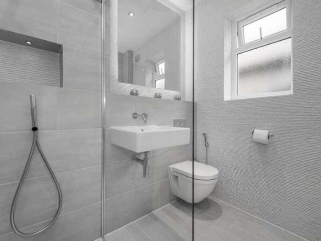 11 bed house for sale