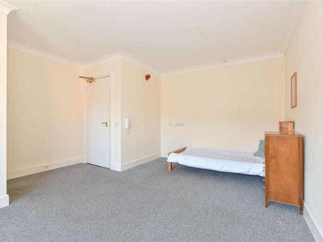 11 bed house for sale