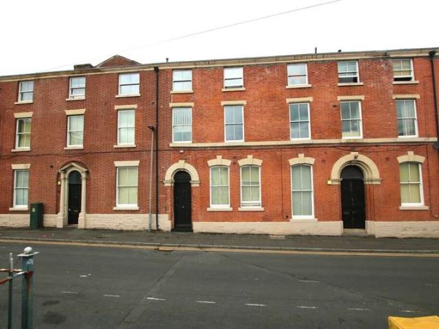 11 Bedroom Block Of Apartments Flat