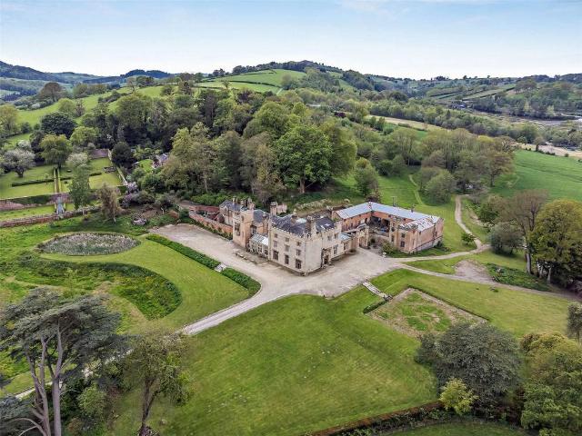 14 bedroom detached house for sale