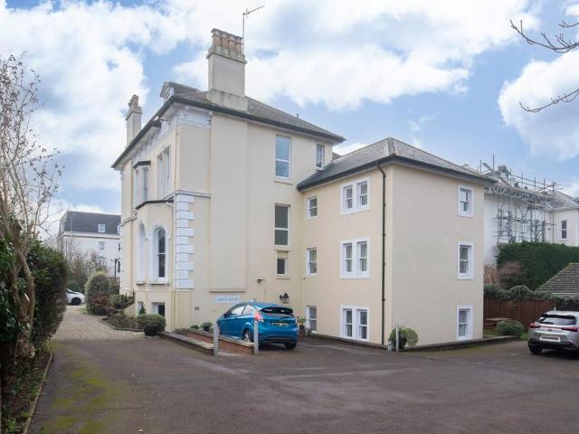 11 bedroom detached house for sale