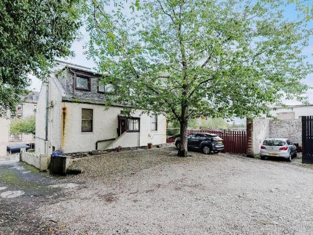 11 bedroom detached house for sale