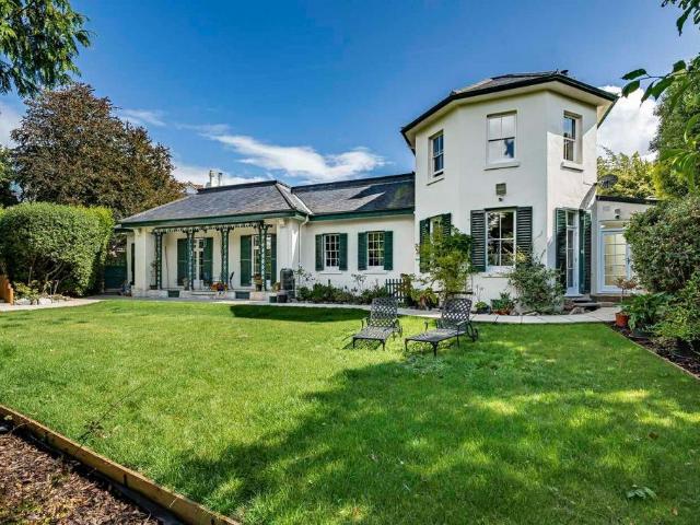 11 bedroom detached house for sale