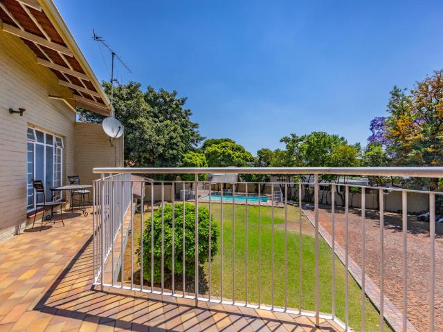 11 Bedroom House For Sale in Menlo Park
