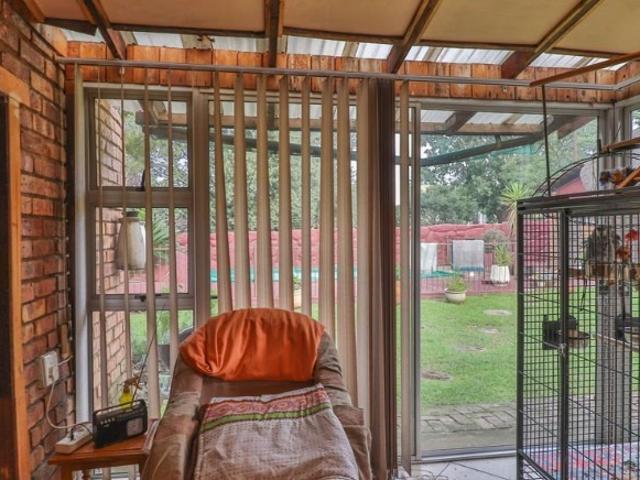 11 Bedroom House For Sale in Lambton