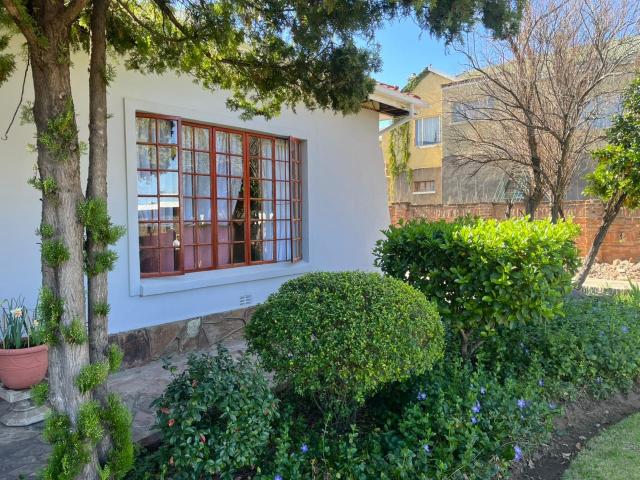 11 Bedroom House For Sale in Top Town