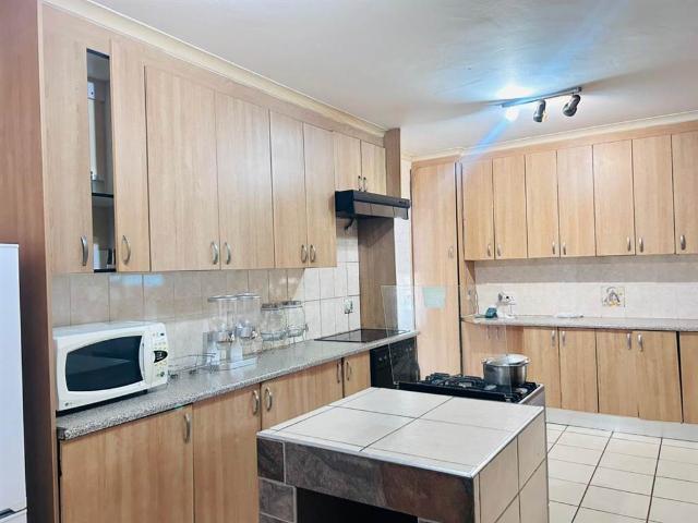 11 Bedroom House in Makwassie
