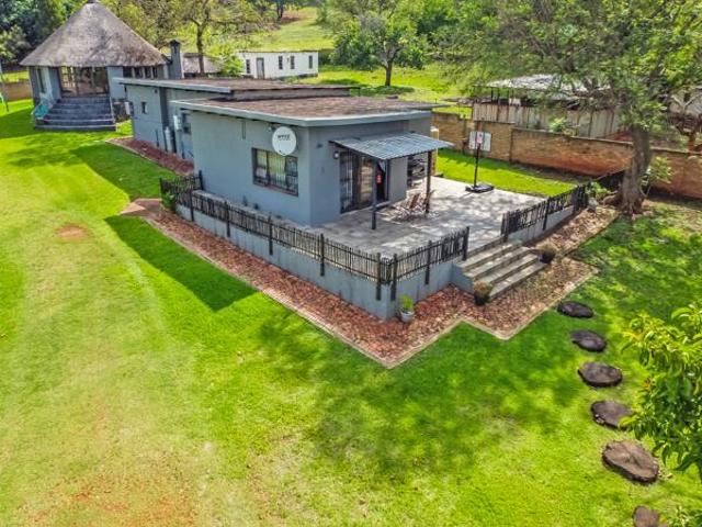 12 Bedroom House in Protea Ridge