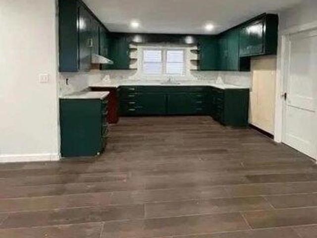 11 bedroom, Woburn MA 01801 105536803