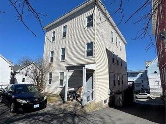 11 bedroom, Woonsocket RI 02895 104608119
