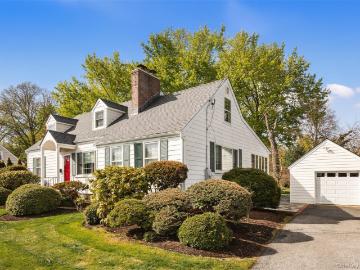 11 Bieselin Rd, Bellport, NY 11713 | MLS #970426