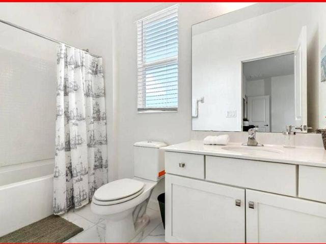 11 BR in Davenport