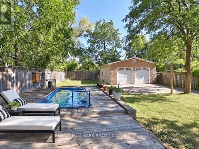 11 Brookside Drive, Mississauga, ON, L5M 1H2 house for sale | Listing ID W13835 | Royal LePage