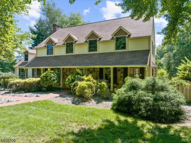 11 Cambridge Dr