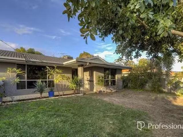11 Calluna Way, Forrestfield, WA 6058