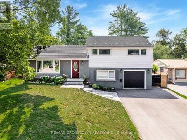 11 Castle Drive, Barrie, ON, L4N 1P7 house for sale | Listing ID S13617 | Royal LePage