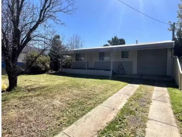 11 Cedar Cresent, GRIFFITH House for rent Listed by Bianca Ba.