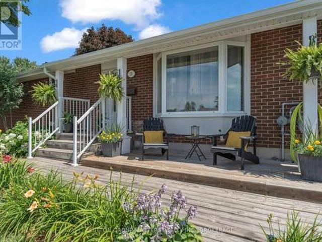 11 Chesterfield Drive, Loyalist Amherstview, ON, K7N 1M3 house for sale | Listing ID X13601 | Royal LePage