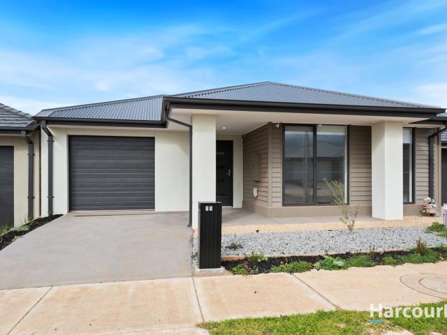 11 Comb Street, MANOR LAKES, VIC 3024