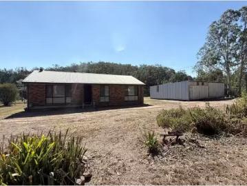 11 Cook Street, Martins Creek House for rent Listed by Jemma.