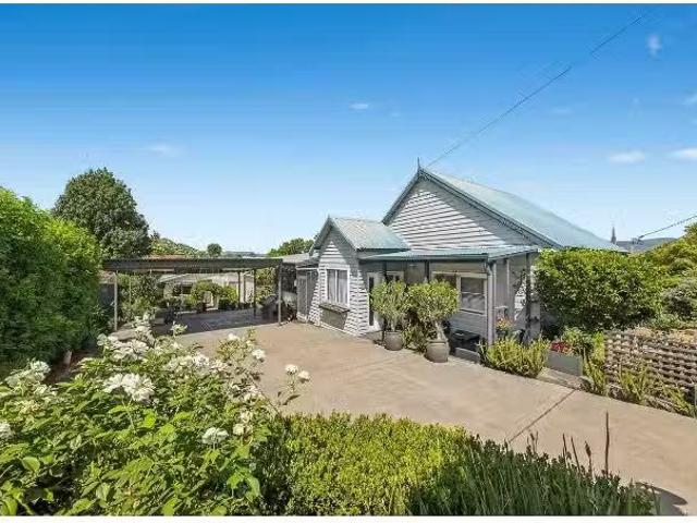 11 Cooper Street, Cessnock House for rent Listed by Julia Ocl.
