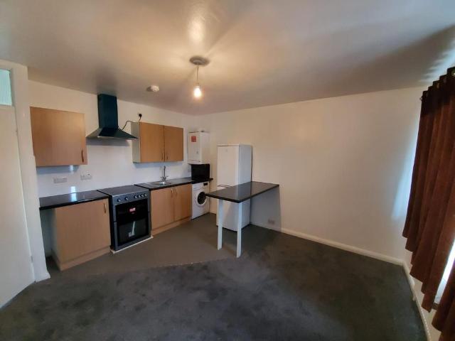 11 Coppice Way, London, E18 2DU, United Kingdom | 3 bed apartment for rent #139403195 | Rentberry