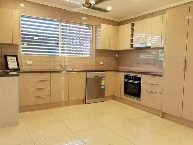 11 Clarke Street, Mornington, QLD 4825