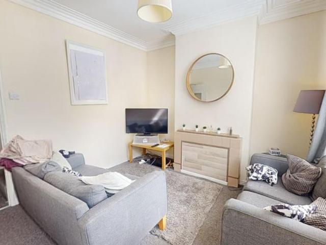 11 Cromwell Street, Nottingham, NG7. 4 bed terraced house to rent £2,687 pcm £620 pw