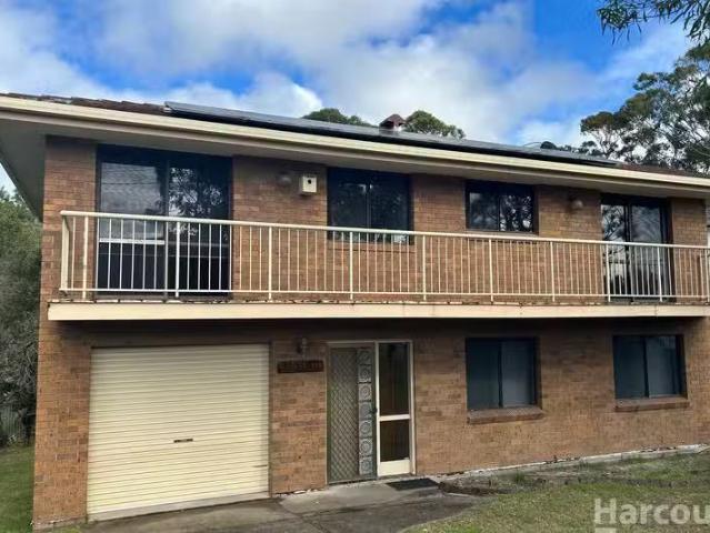11 Currawong Crescent, South West Rocks, NSW 2431 House for.