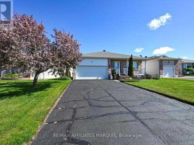11 Decaria Boulevard, Perth, ON, K7H 3P6 house for sale | Listing ID X13108 | Royal LePage