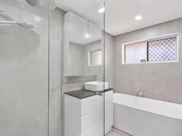 11 Dellwood Street, NATHAN, QLD 4111 House for Rent