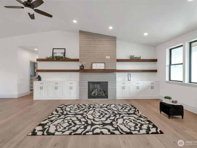 11 Dover Lane