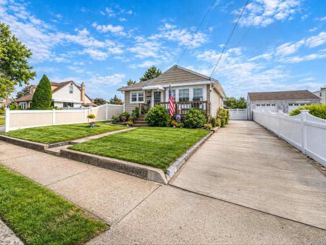 11 E Hollywood Avenue