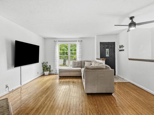 11 E Larry Cir