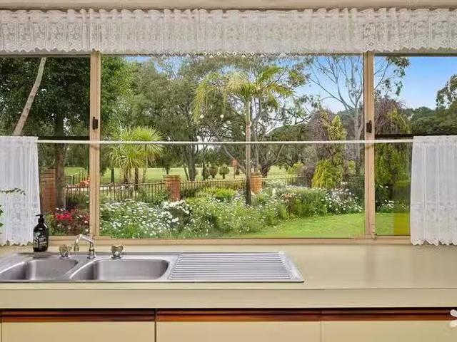 11 Eckersley Heights, Winthrop, WA 6150