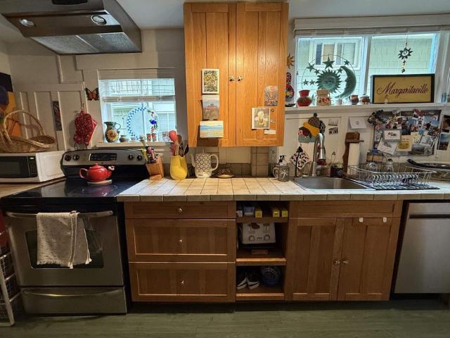 11 Elm Street, White Rock