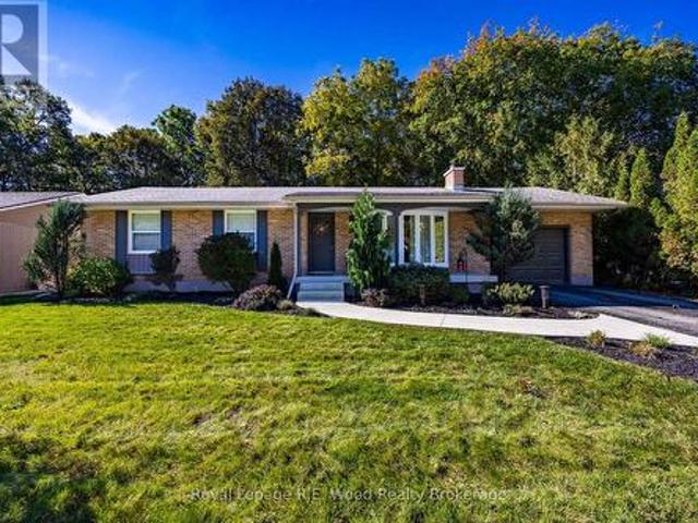 11 Eleanor Court, Tillsonburg, ON, N4G 2H3 house for sale | Listing ID X14031 | Royal LePage