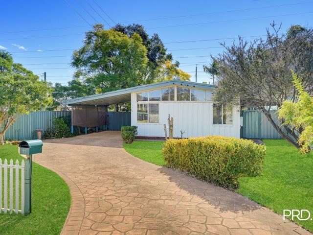 11 Eton Rd, Cambridge Park NSW 2747
