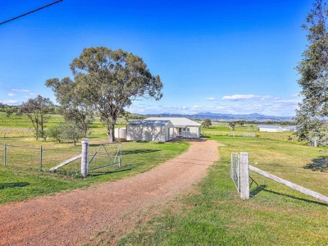 11 Fabulous Acres Moments from Town