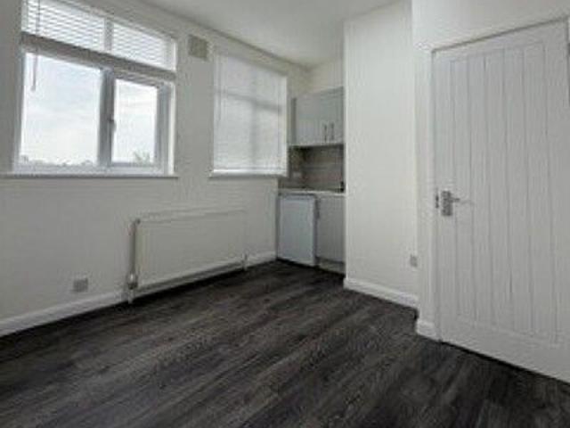 11 Fairway, Petts Wood, Orpington BR5, Studio to rent, £1,100 pcm | PrimeLocation