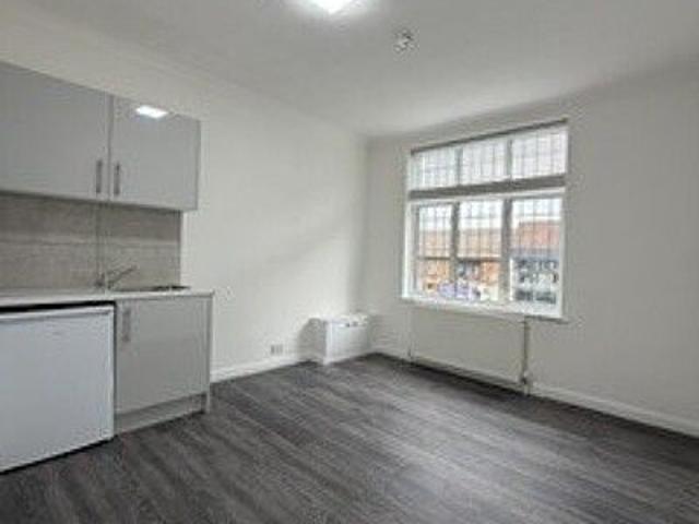 11 Fairway, Petts Wood, Orpington BR5, Studio to rent, £1,100 pcm | PrimeLocation
