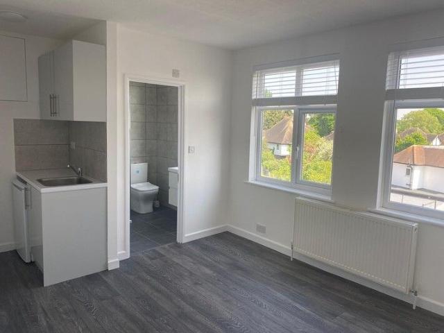 11 Fairway, Petts Wood, Orpington BR5, Studio to rent, £1,300 pcm | PrimeLocation