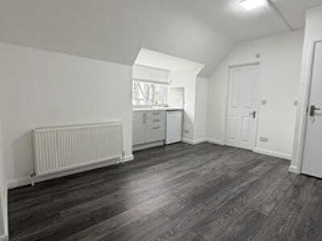 11 Fairway, Petts Wood, Orpington Studio to rent £1,200 pcm £277 pw