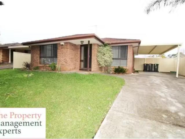 11 Farrendon Place, Mount Annan House for rent Listed by The.