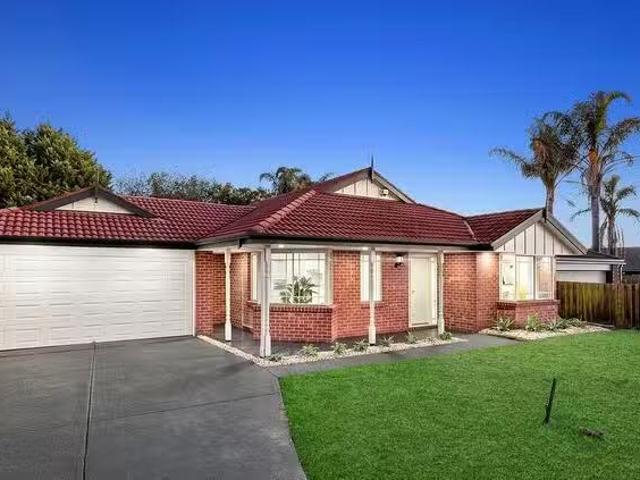 11 Forbes Avenue, Lynbrook, VIC 3975