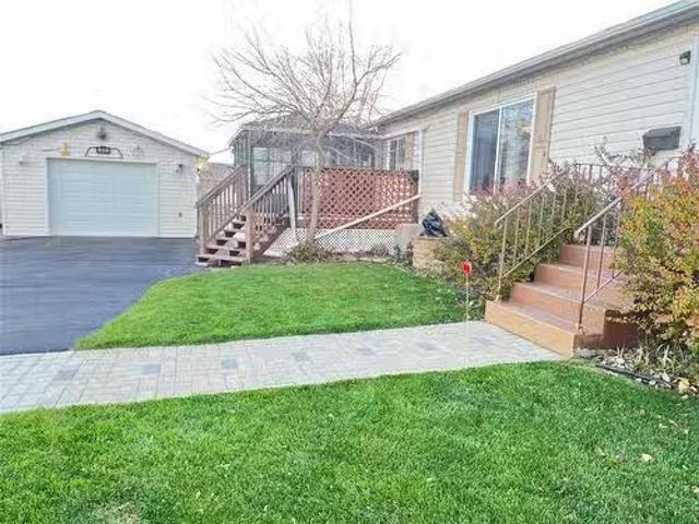 11 Goldfinch Crescent, Brandon, MB, R7C 1B2 house for sale.