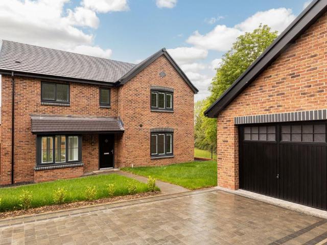 11 Gloucester Close, Roman Heights. 4 bed detached house to rent £1,900 pcm £438 pw