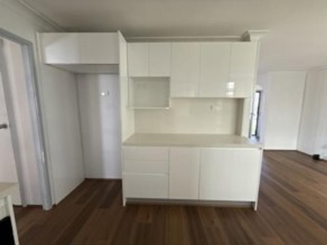 11 Glen Elgin CrescentEdensor Park NSW 2176, Australia