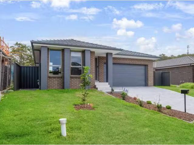11 Glenelg Avenue, Wadalba House for rent Listed by Taylor Ge.
